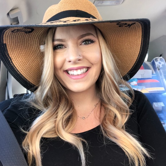 Meet your Posher, Jenika - Picture 1 of 1